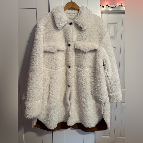 Free People oversized faux fur teddy jacket. Size Large. Worn once. - Picture 13 of 13